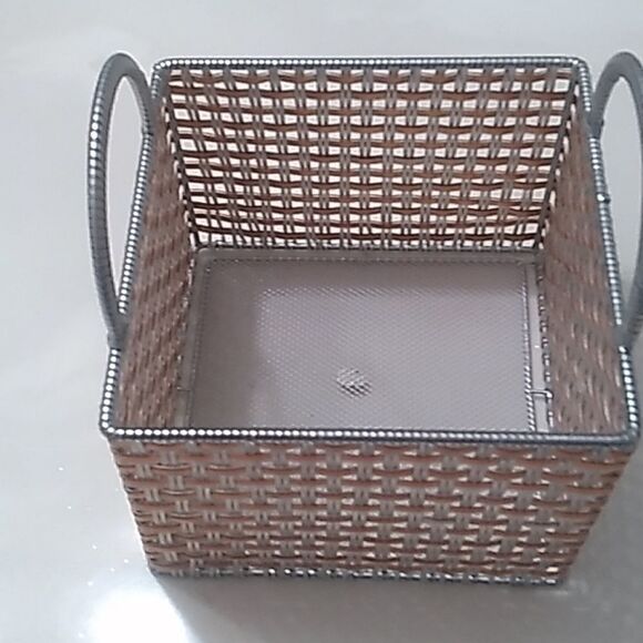 Three Elegance Ornaments and Storage Basket - Picture 8 of 12